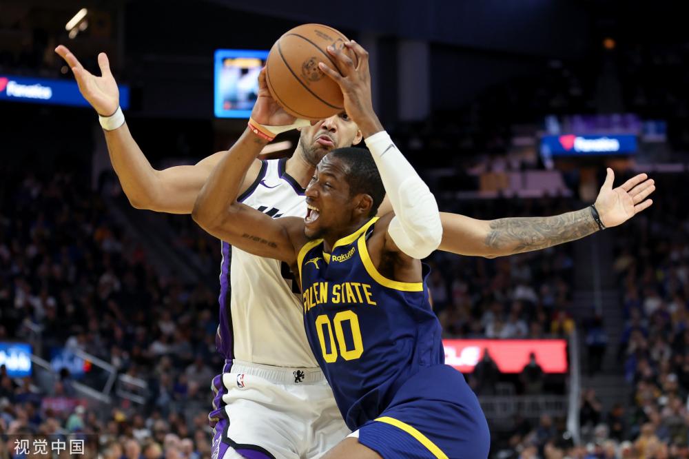 场上展现出 场上展现出